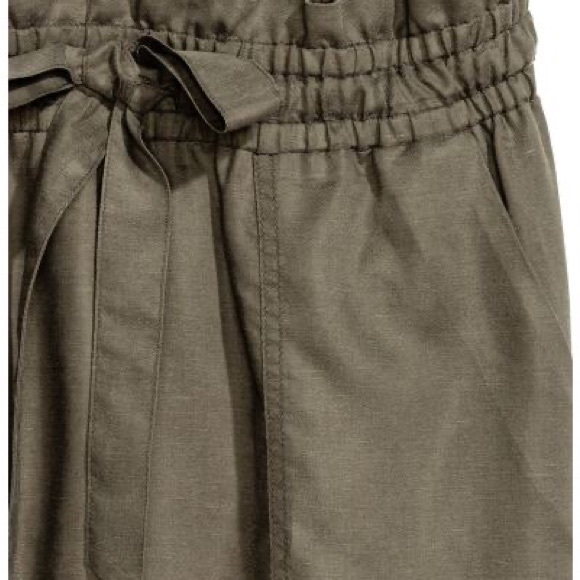 **SOLD**H&M short comfy green skirt - Picture 3 of 5